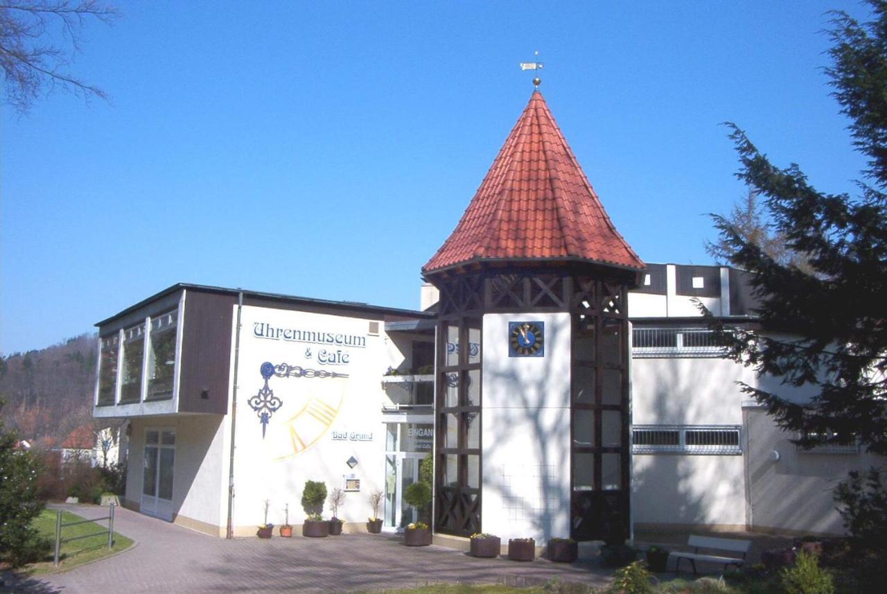 Hotel Pension Am Kurmittelhaus Бад-Грунд Экстерьер фото